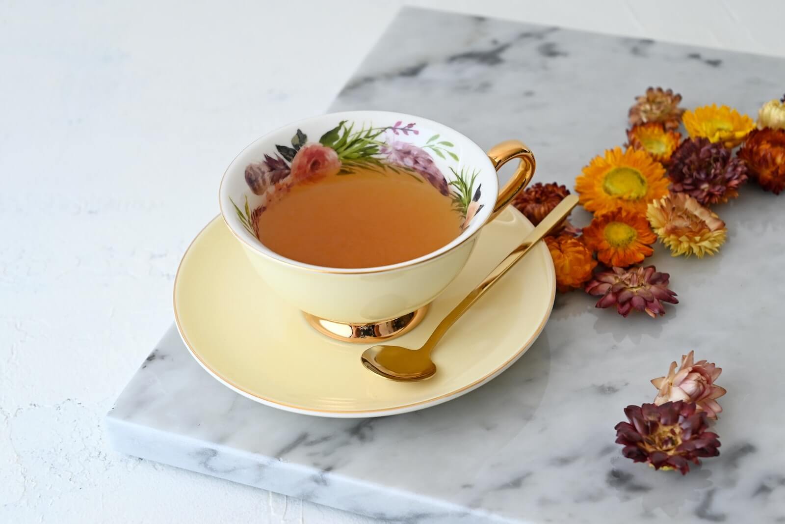 tea_cup_with_flowers_spread